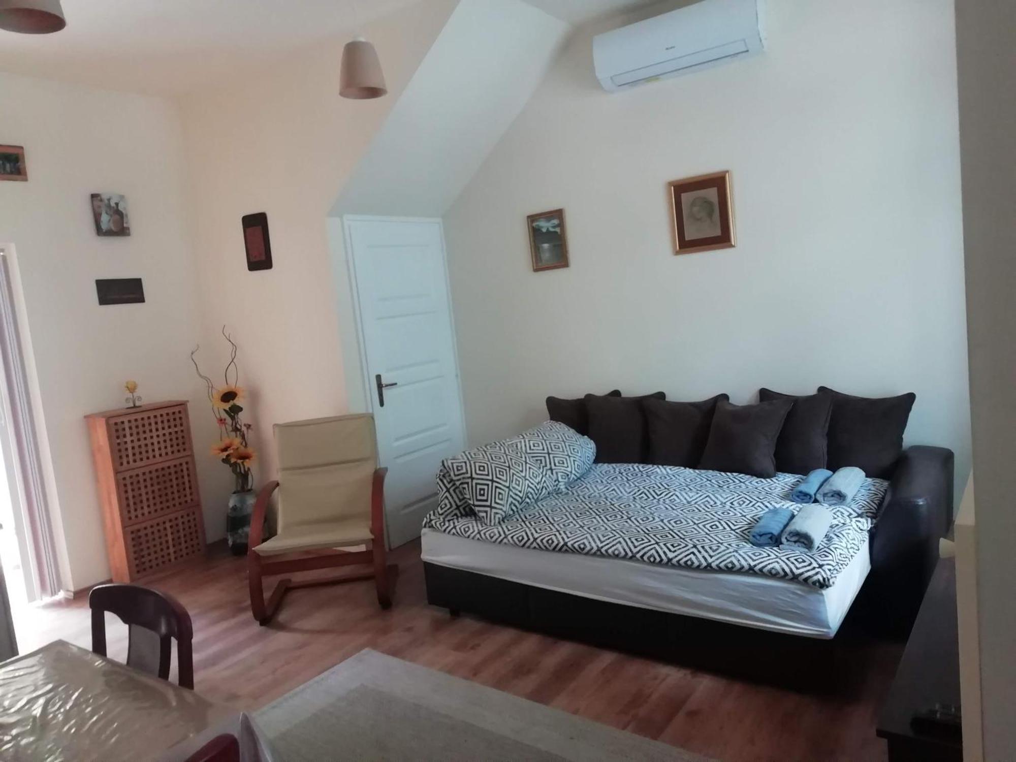 Cehmesterek Apartman Eger Exterior photo